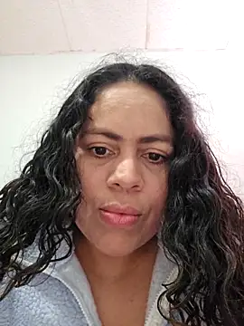 Snapshot of _Zhamira chatting on February 6, 2026, 3:59 pm Zhamira online show from February 6, 2026, 3:59 pm