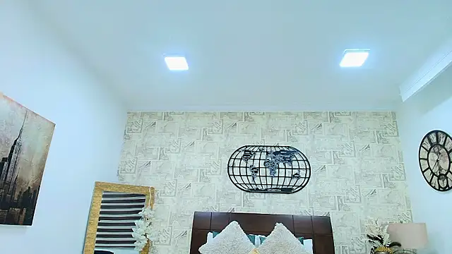 emily clarkk  online show from February 6, 2026, 7:17 pm