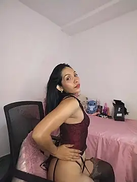 Lady Crimson online show from January 15, 2026, 8:01 pm