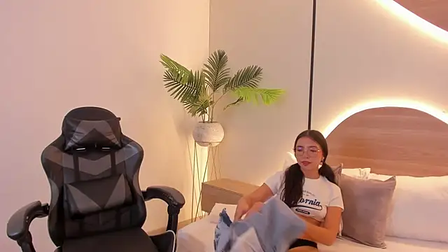 cataleya castle online show from February 20, 2026, 4:51 pm