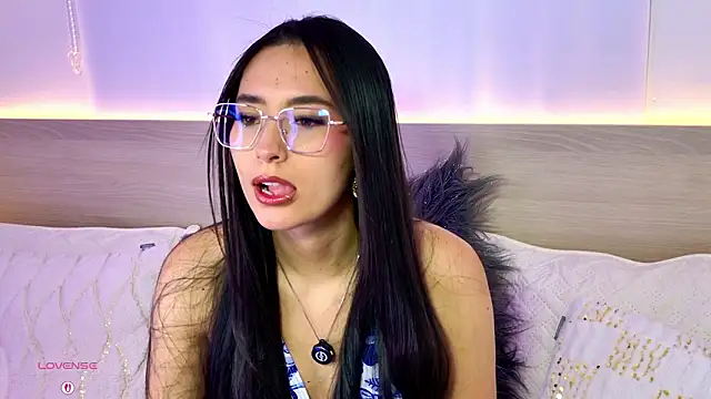 Snapshot of AliceeBloom chatting on February 18, 2026, 10:33 am AliceeBloom online show from February 18, 2026, 10:33 am