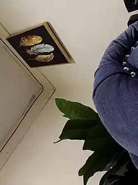 kiss-my-boobs online show from April 27, 2026, 8:07 pm