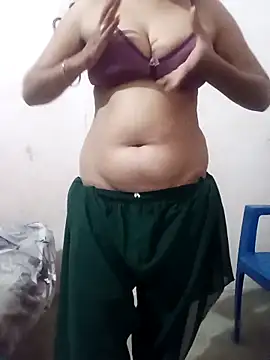 sexyqueen558 online show from April 8, 2026, 7:25 pm