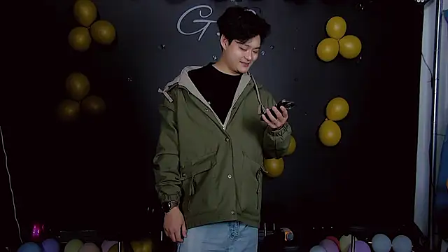 Snapshot of STR-100 chatting on February 24, 2026, 12:03 pm STR-100 online show from February 24, 2026, 12:03 pm