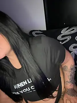 Snapshot of Miss_CurvesXXX chatting on July 5, 2026, 10:17 pm Miss CurvesXXX online show from July 5, 2026, 10:17 pm