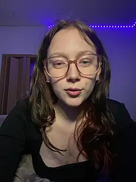 Snapshot of YoungLisaa18 chatting on February 4, 2026, 7:42 pm YoungLisaa18 online show from February 4, 2026, 7:42 pm