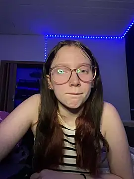 Snapshot of YoungLisaa18 chatting on February 5, 2026, 7:51 pm YoungLisaa18 online show from February 5, 2026, 7:51 pm