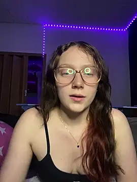 Snapshot of YoungLisaa18 chatting on February 11, 2026, 7:52 pm YoungLisaa18 online show from February 11, 2026, 7:52 pm