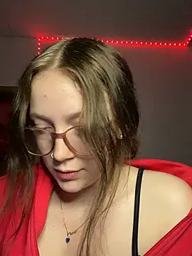 Snapshot of YoungLisaa18 chatting on March 2, 2026, 8:04 pm YoungLisaa18 online show from March 2, 2026, 8:04 pm