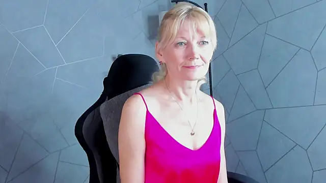 Julie Lucas online show from May 17, 2026, 11:56 pm