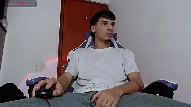 Snapshot of Yankees_xxx chatting on January 15, 2026, 12:15 am Yankees xxx online show from January 15, 2026, 12:15 am