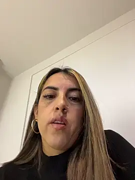 Snapshot of Paulinaa_bella chatting on February 27, 2026, 11:38 pm Paulinaa bella online show from February 27, 2026, 11:38 pm