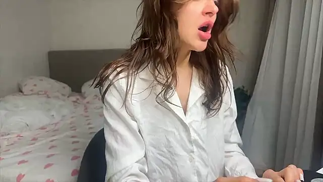 Miss MiaMIA online show from January 15, 2026, 4:28 am