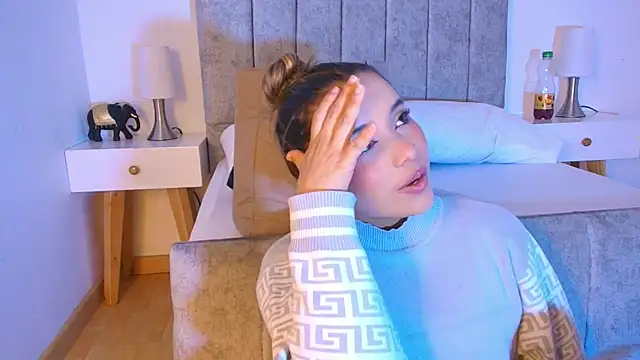 Lucy Carson  online show from April 11, 2026, 3:44 am