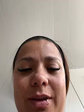 Pretty  Milf online show from March 19, 2026, 5:17 pm