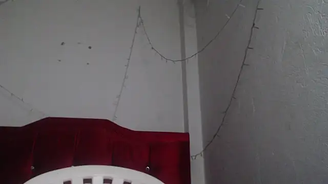 Loriiiany online show from April 9, 2026, 6:19 am