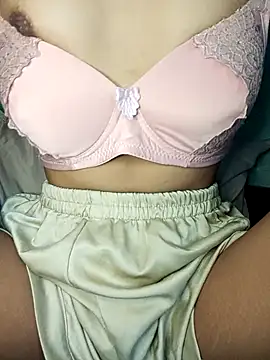 Snapshot of Lisa_xx2 chatting on January 19, 2026, 12:03 am Lisa xx2 online show from January 19, 2026, 12:03 am