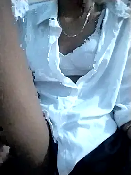 Snapshot of Lisa_xx2 chatting on February 1, 2026, 1:20 pm Lisa xx2 online show from February 1, 2026, 1:20 pm