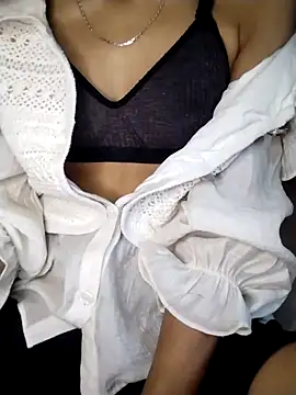 Snapshot of Lisa_xx2 chatting on February 7, 2026, 1:20 am Lisa xx2 online show from February 7, 2026, 1:20 am