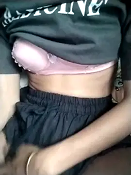 Snapshot of Lisa_xx2 chatting on February 10, 2026, 1:21 am Lisa xx2 online show from February 10, 2026, 1:21 am