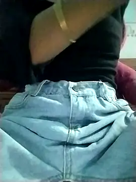 Snapshot of Lisa_xx2 chatting on February 25, 2026, 12:15 pm Lisa xx2 online show from February 25, 2026, 12:15 pm