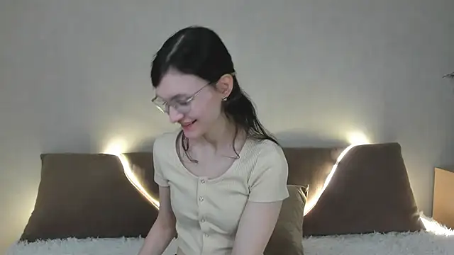 ThoraMarola online show from March 24, 2026, 5:01 am