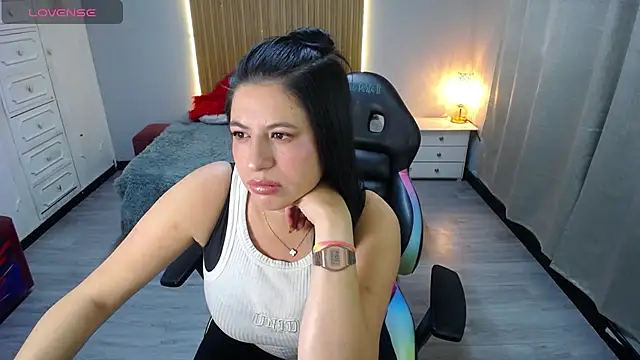 Snapshot of keileen_luna chatting on February 25, 2026, 12:26 pm keileen luna online show from February 25, 2026, 12:26 pm