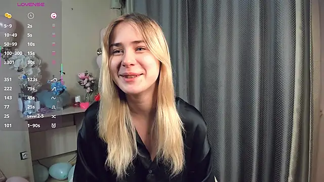 LuanaFincel online show from February 15, 2026, 1:02 am