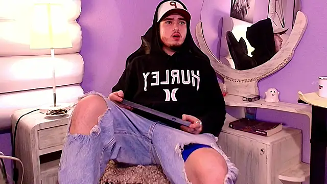 Salvattore Muller online show from February 6, 2026, 4:28 am