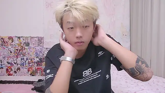 Chocolates-001 online show from April 28, 2026, 11:48 am