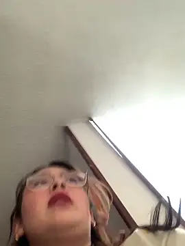 TatiJx Pink online show from February 4, 2026, 12:44 pm