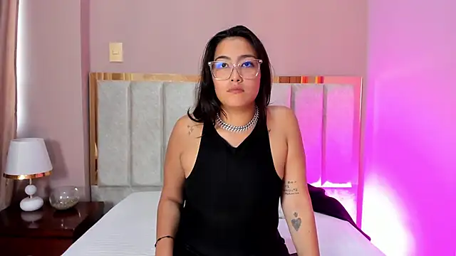 BelllaStone online show from January 15, 2026, 6:55 pm