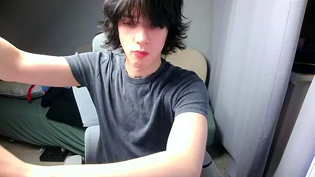 LeonBoykisser online show from March 19, 2026, 10:36 pm