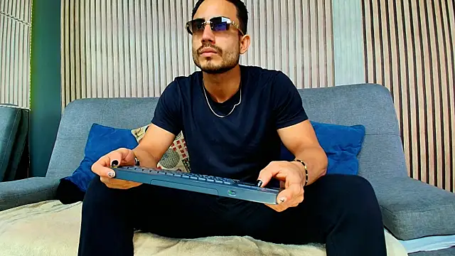 Vans Ross online show from April 20, 2026, 7:26 pm