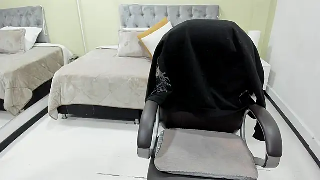 Bela Craxkerr online show from February 3, 2026, 12:43 pm