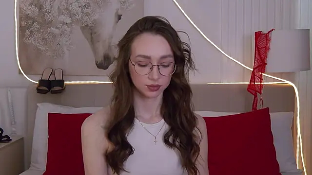 Emily Simon online show from April 19, 2026, 5:07 am