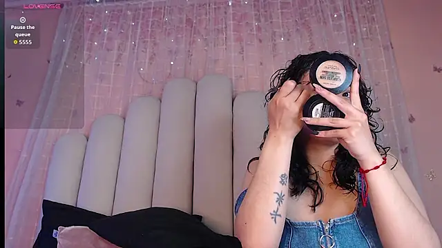 Snapshot of RoseConor_ chatting on February 11, 2026, 3:22 am RoseConor online show from February 11, 2026, 3:22 am