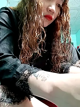 lylinhjim online show from February 8, 2026, 2:37 am