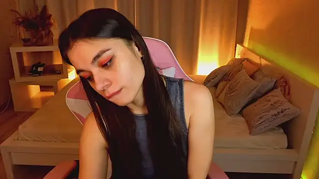 Kim Bless online show from April 21, 2026, 1:42 am