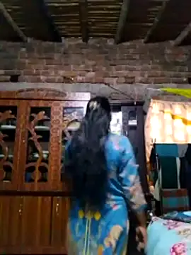 Hot Sweeti online show from April 15, 2026, 10:11 am