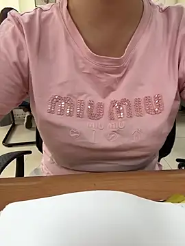 Donna9696 online show from April 14, 2026, 12:38 am