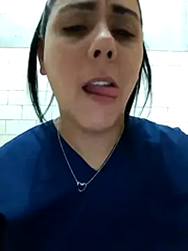 anita1825 online show from April 17, 2026, 2:31 pm