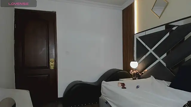 Ambarross  online show from March 7, 2026, 1:30 pm