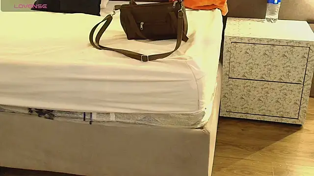 Ambarross  online show from March 31, 2026, 1:22 pm