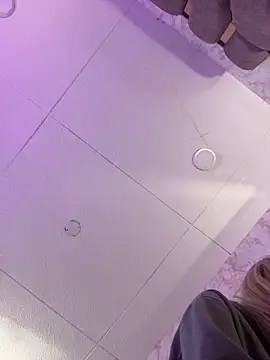 elodie rouge online show from April 11, 2026, 12:31 pm