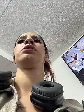 elodie rouge online show from July 16, 2026, 12:33 pm