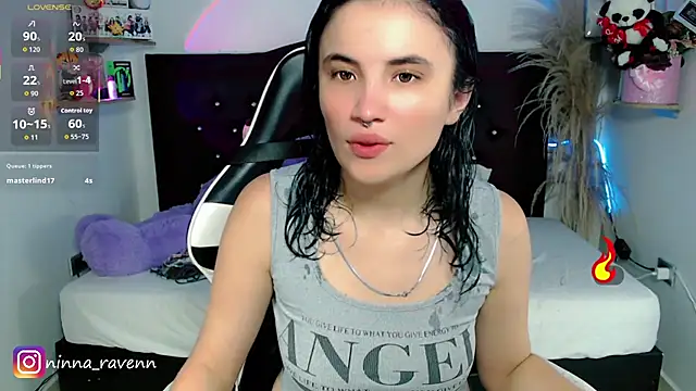 Snapshot of AriaDark chatting on May 3, 2026, 9:10 pm AriaDark online show from May 3, 2026, 9:10 pm