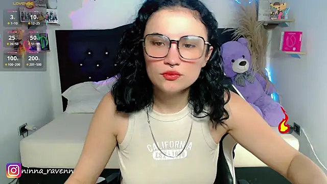 Snapshot of AriaDark chatting on May 7, 2026, 10:04 pm AriaDark online show from May 7, 2026, 10:04 pm