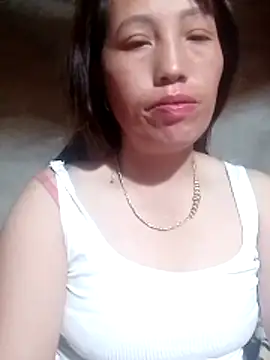 Snapshot of Gummiesu chatting on April 7, 2026, 7:25 pm Gummiesu online show from April 7, 2026, 7:25 pm