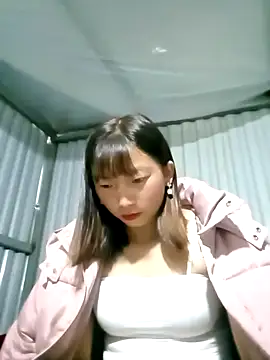 Snapshot of Luulybi chatting on January 15, 2026, 6:51 am Luulybi online show from January 15, 2026, 6:51 am